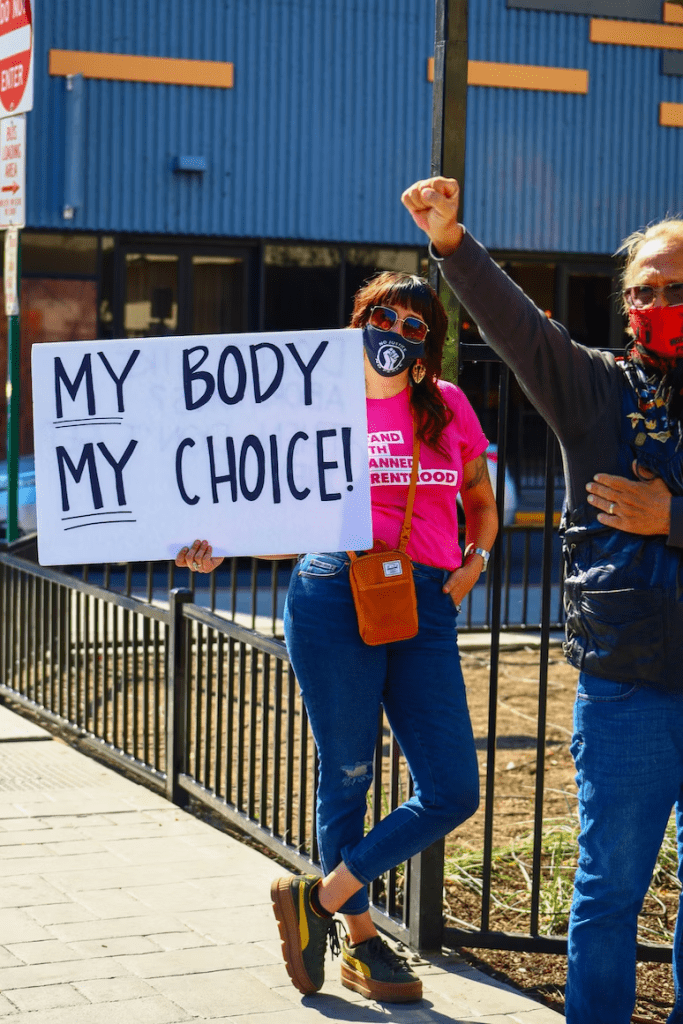 woman-holding-poster-my-body-my-choice-planned-parenthood