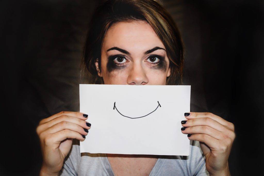 woman-holding-smile-emotional-png
