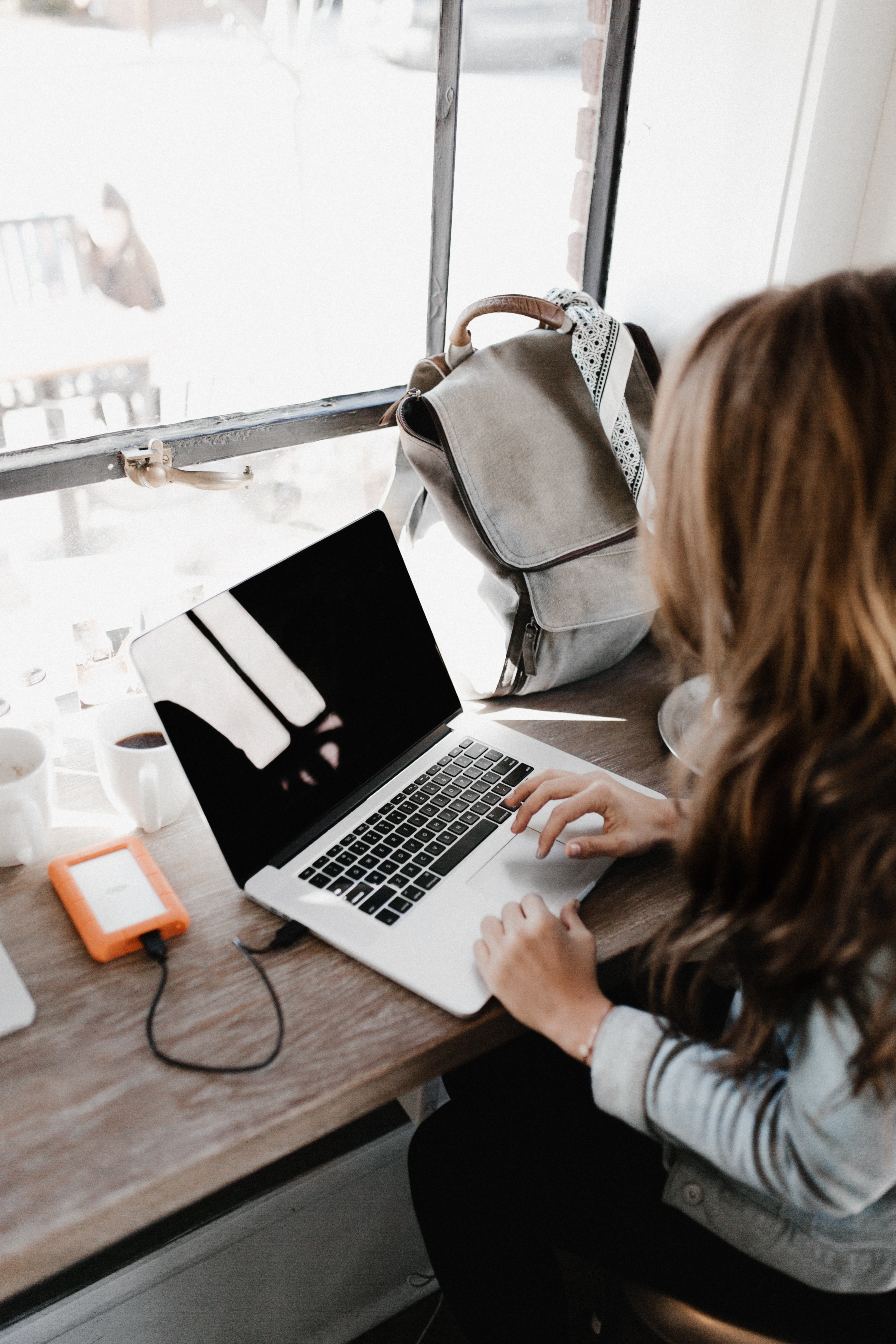 girl-on-laptop