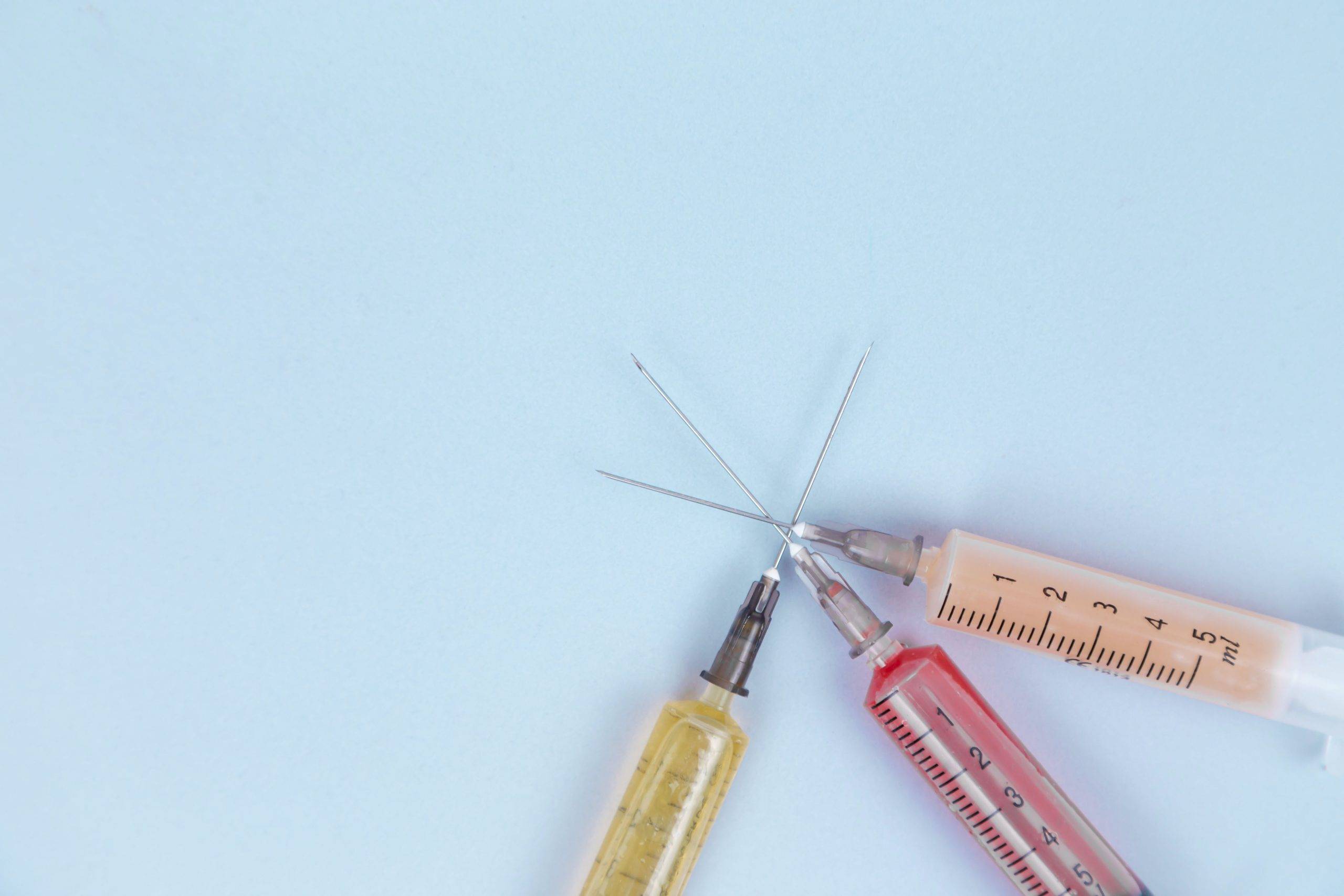 pale-blue-background-yellow-red-needles-depo-shot