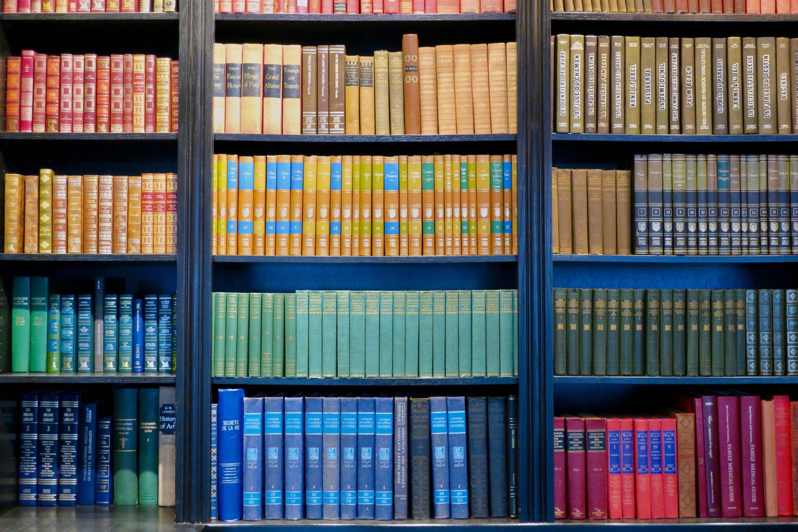 rainbow-color-coded-books-in-book-shelf