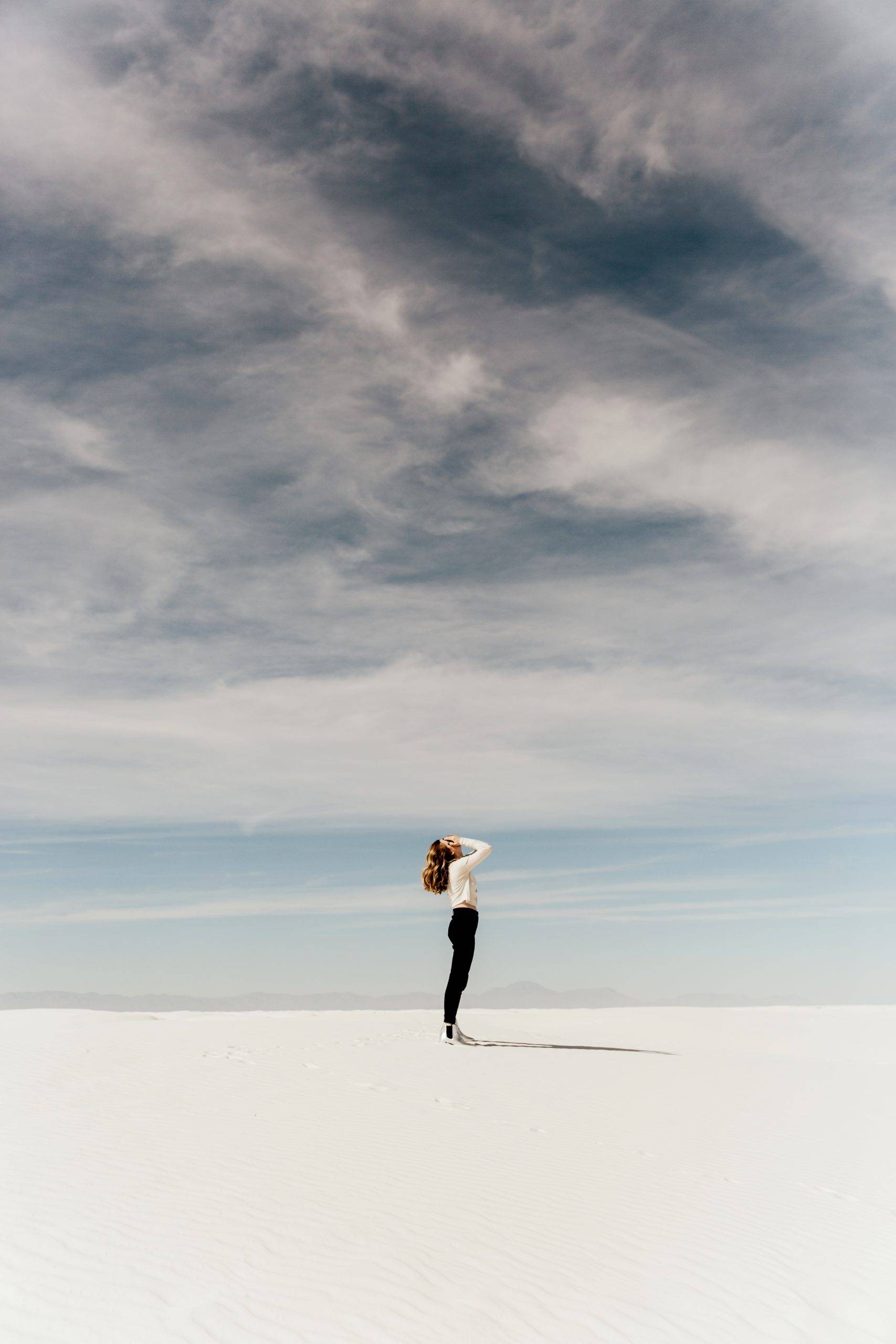 woman-standing-white-sands-8-consider-abortion